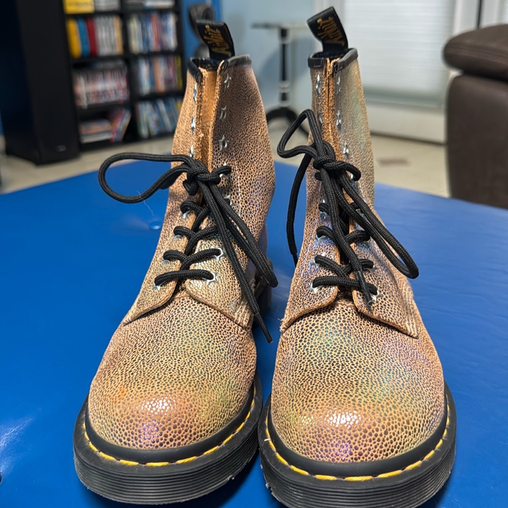 Dr. Martens Rainbow Ray Sand Rainbow Ray size 8
